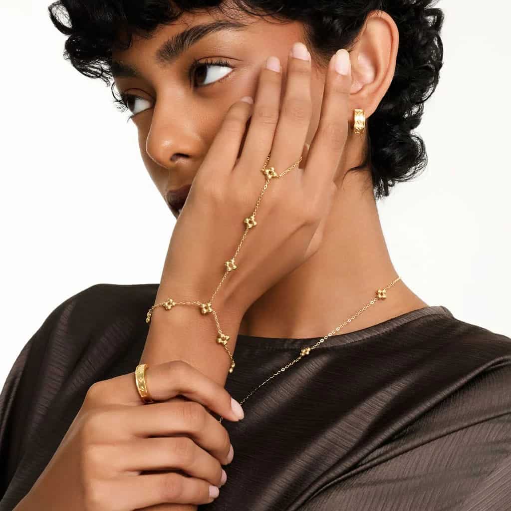 سلسلة يد مستوحاة من الحناء – لمسة أنثوية راقية 2 سلسلة يد مستوحاة من الحناء – لمسة أنثوية راقية - الصورة 2