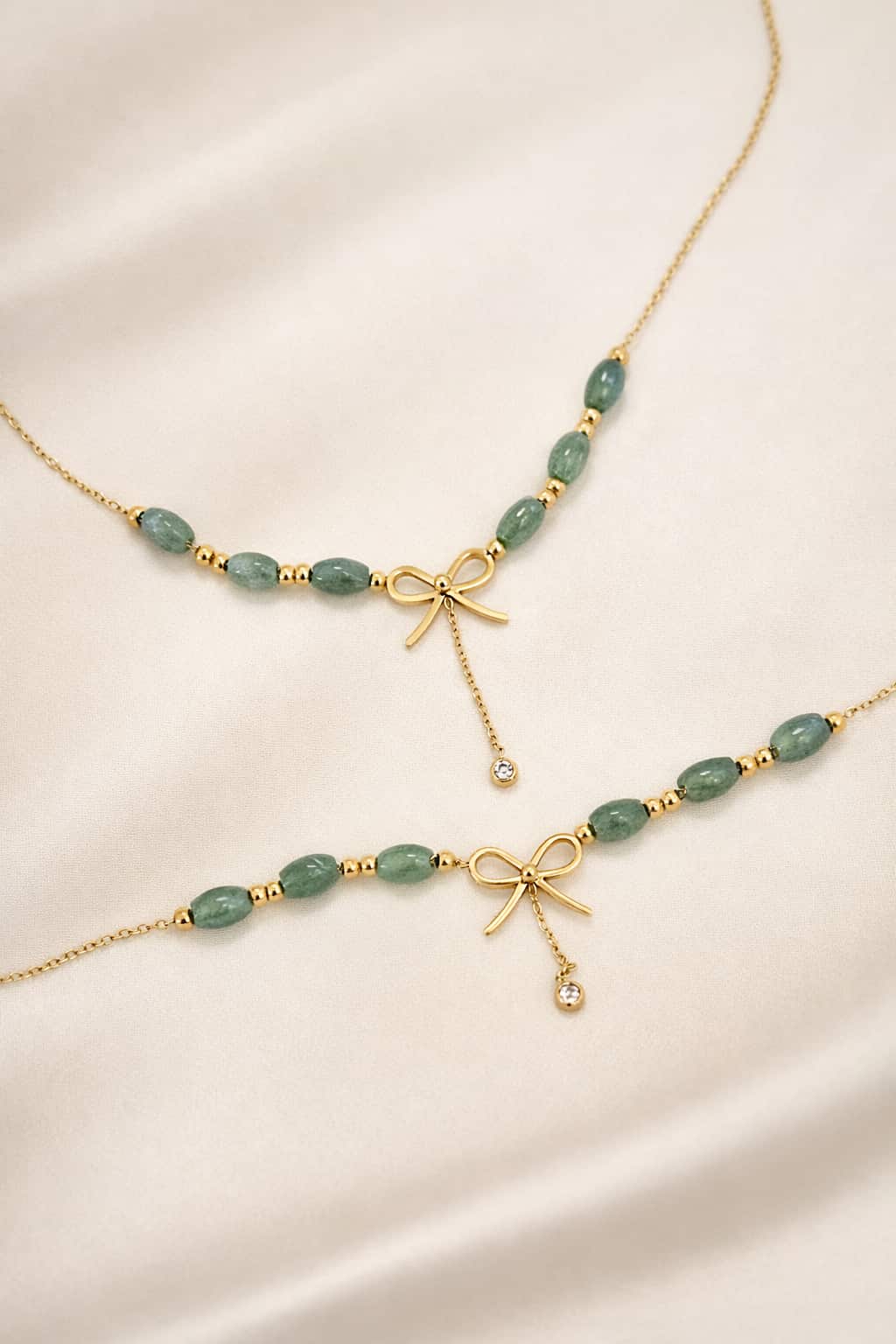 طقم قلادة وسوار بتفاصيل خضراء ولمسة ذهبية ناعمة 4 طقم قلادة وسوار بتفاصيل خضراء ولمسة ذهبية ناعمة – Image 4